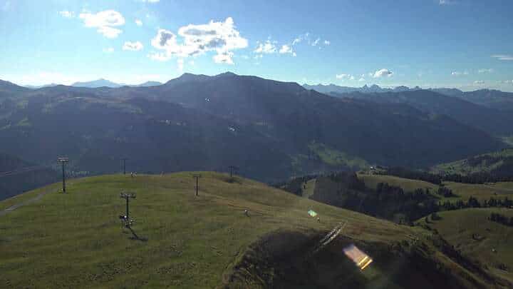 Lenk im Simmental Metschstand webcam frame captured 15 September 2026 at 5:36 pm GMT+2