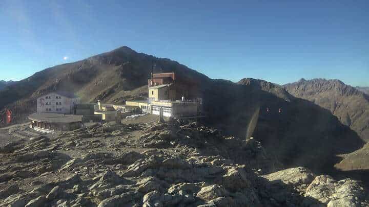 Pontresina Diavolezza Upper Station webcam frame captured 15 September 2026 at 5:40 pm GMT+2