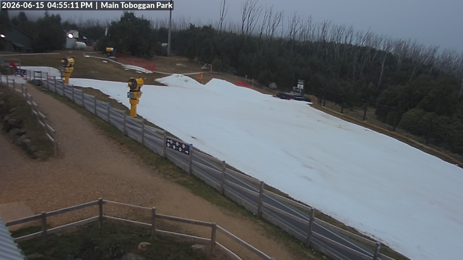 Lake Mountain Village Toboggan Run snow cam captured at 15 June 2026 at 9:25 pm AEST