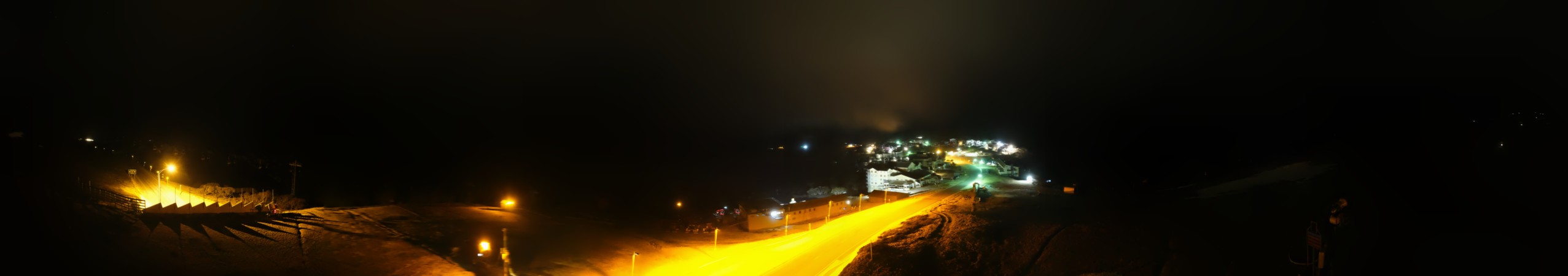 Mt Hotham Mt Hotham Summit 360 snow cam captured at 15 September 2026 at 11:51 pm AEST