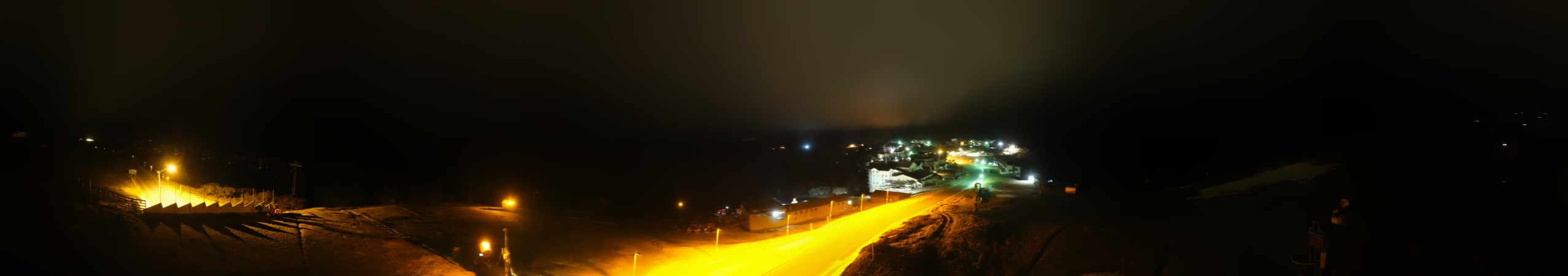 Mt Hotham Mt Hotham Summit 360 snow cam captured at 16 September 2026 at 1:26 am AEST