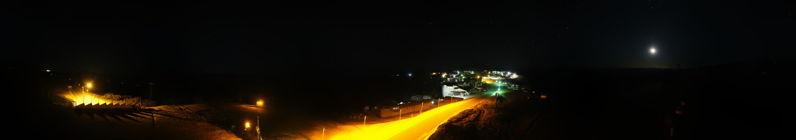 Mt Hotham Mt Hotham Summit 360 snow cam captured at 17 September 2026 at 11:47 pm AEST