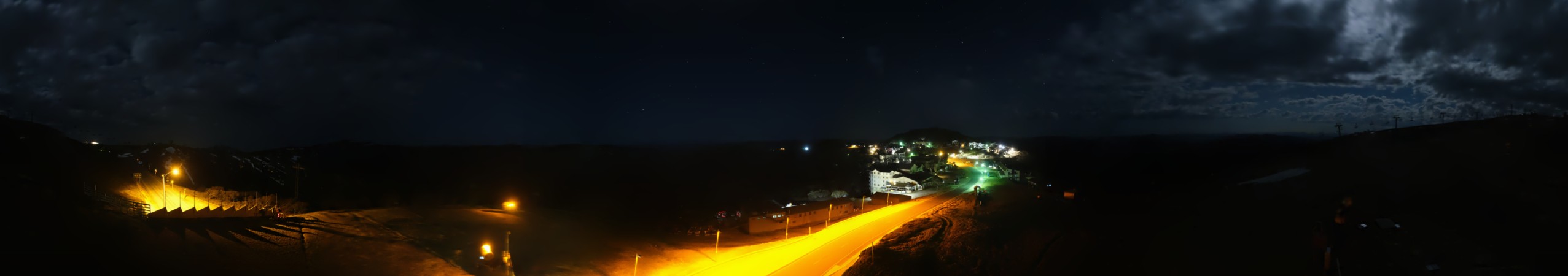 Mt Hotham Mt Hotham Summit 360 snow cam captured at 20 September 2026 at 11:49 pm AEST