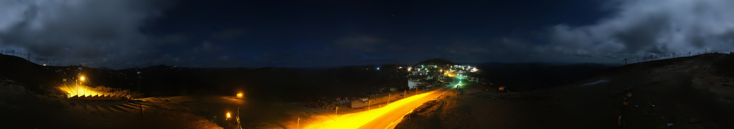 Mt Hotham Mt Hotham Summit 360 snow cam captured at 22 September 2026 at 11:49 pm AEST