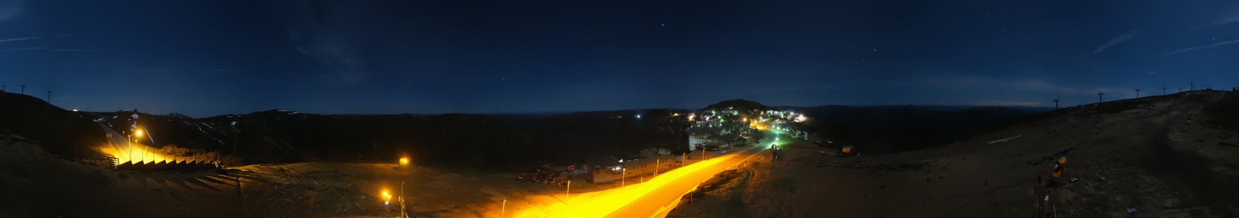Mt Hotham Mt Hotham Summit 360 snow cam captured at 23 September 2026 at 11:50 pm AEST