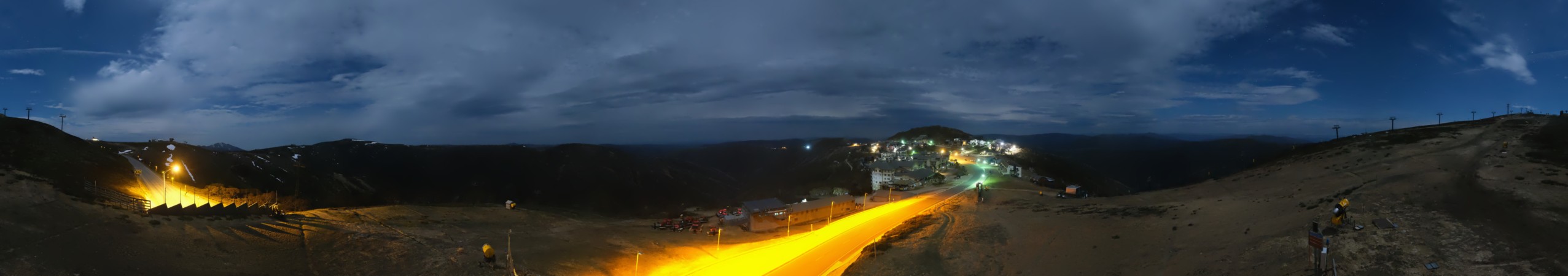 Mt Hotham Mt Hotham Summit 360 snow cam captured at 24 September 2026 at 11:47 pm AEST