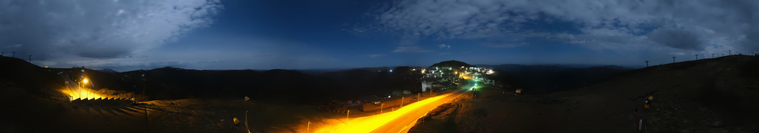 Mt Hotham Mt Hotham Summit 360 snow cam captured at 25 September 2026 at 11:47 pm AEST