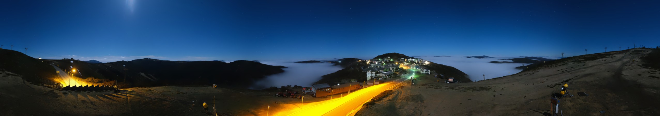 Mt Hotham Mt Hotham Summit 360 snow cam captured at 27 September 2026 at 11:47 pm AEST