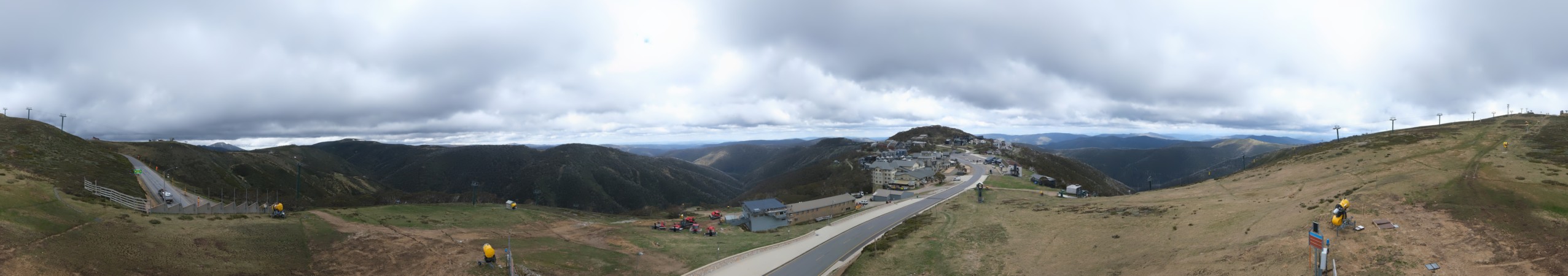 Mt Hotham Mt Hotham Summit 360 snow cam captured at 6 October 2026 at 1:43 pm AEDT