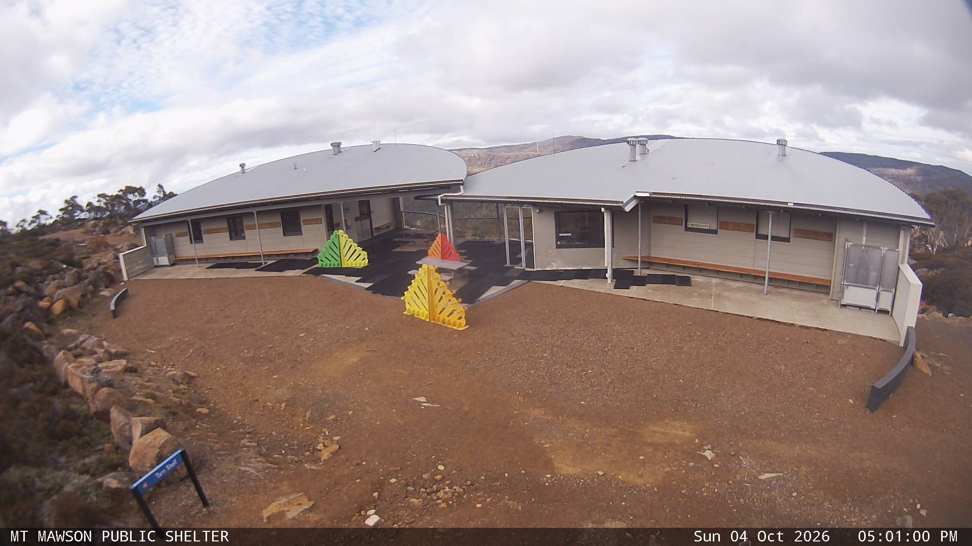 Mt Mawson Public Shelter snow cam captured at 4 October 2026 at 5:12 pm AEDT