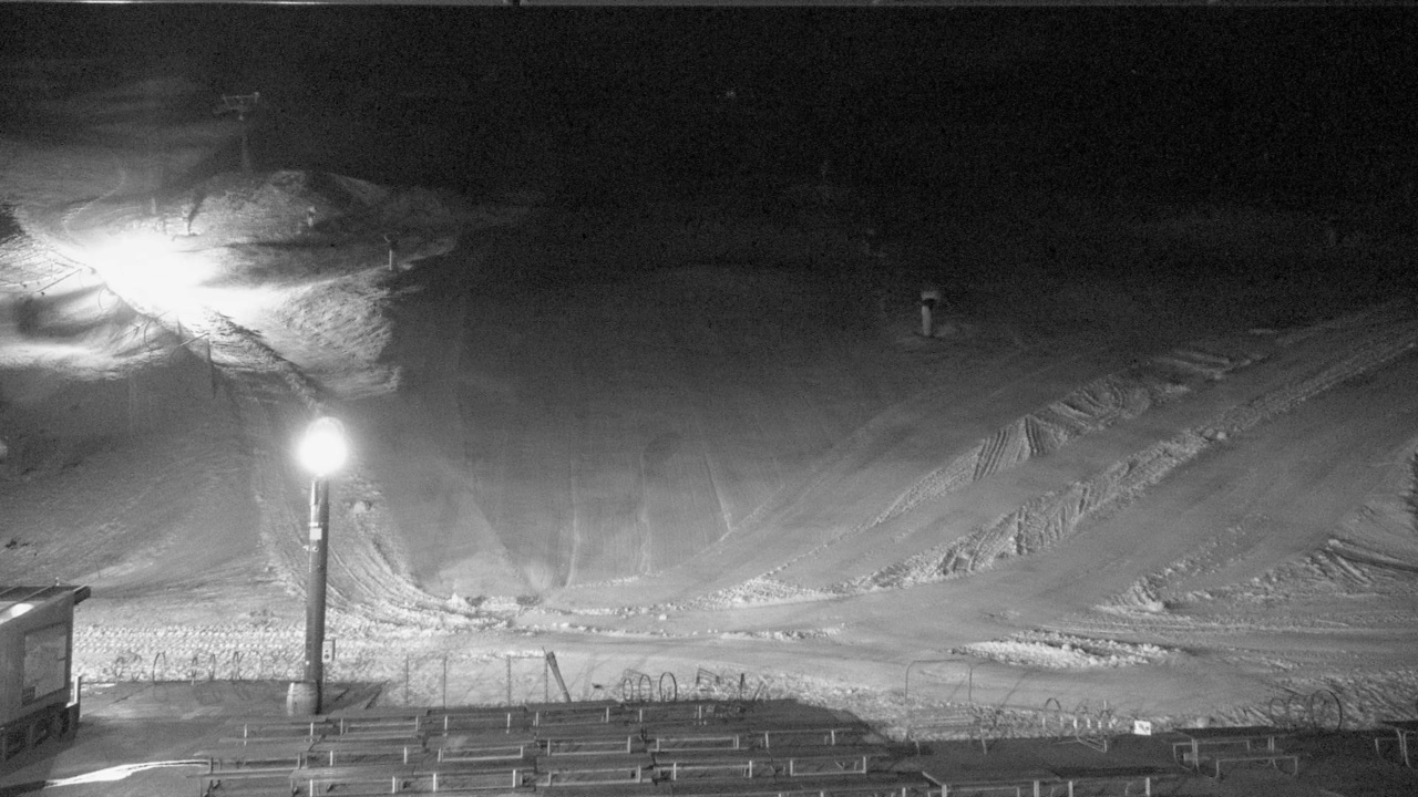 Coronet Peak Coronet Peak snow cam captured at 11 September 2026 at 9:33 pm NZST