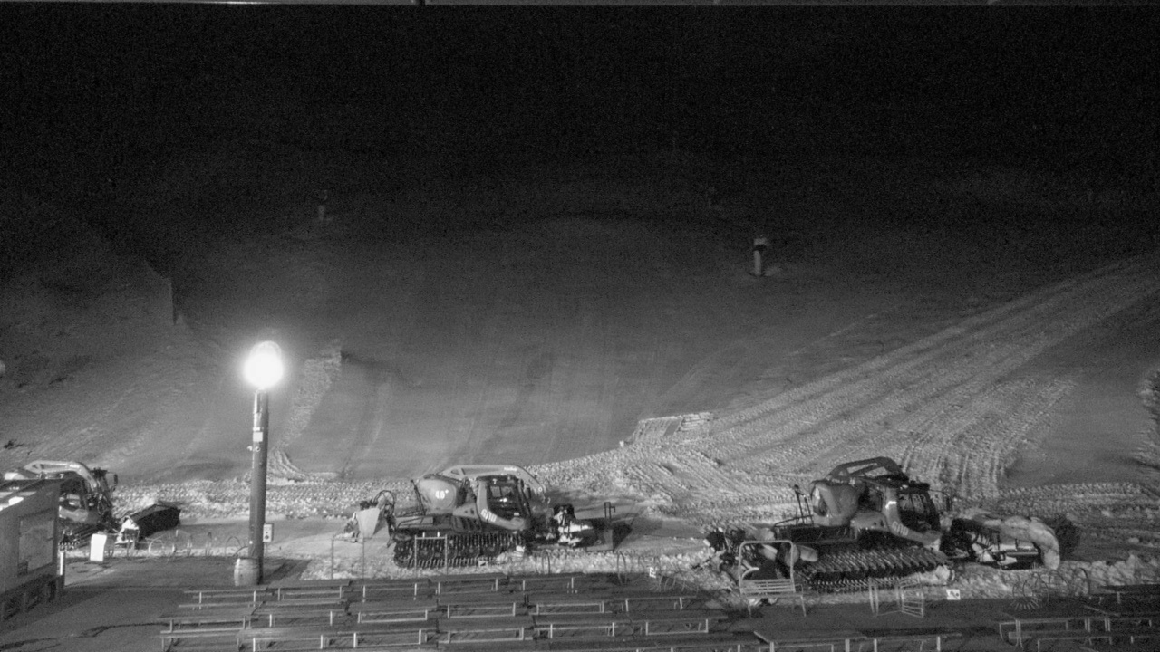 Coronet Peak Coronet Peak snow cam captured at 12 September 2026 at 9:33 pm NZST