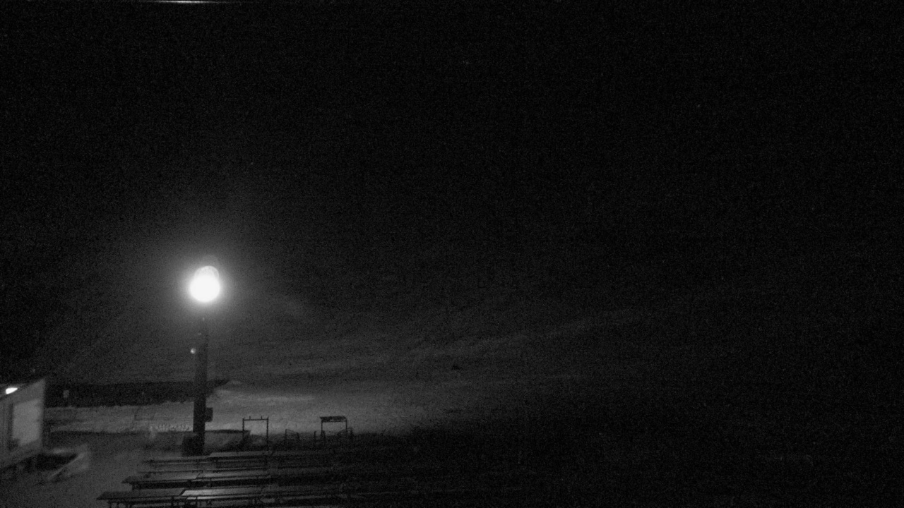 Coronet Peak Coronet Peak snow cam captured at 4 October 2026 at 9:28 pm NZDT