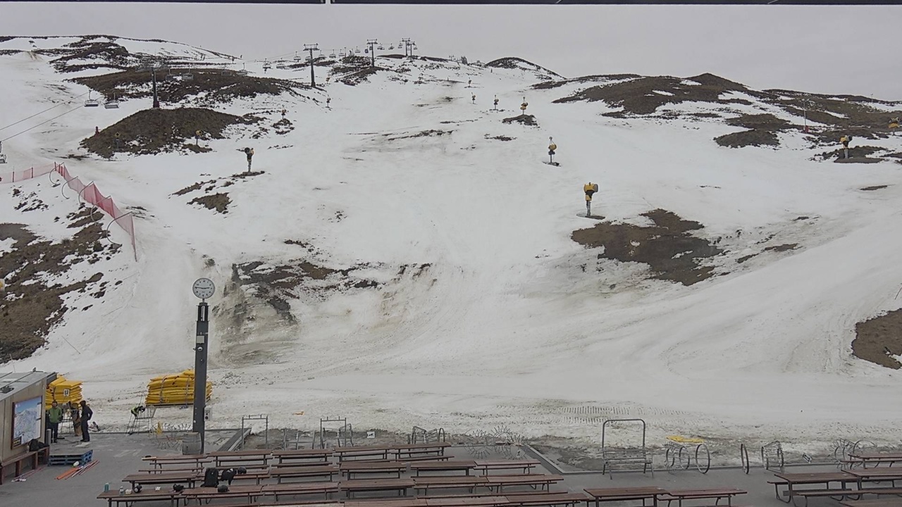 Coronet Peak Coronet Peak snow cam captured at 6 October 2026 at 3:05 pm NZDT
