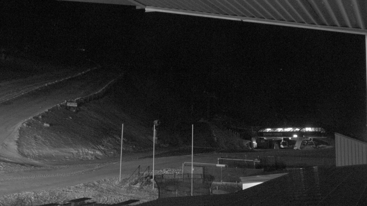 Coronet Peak Meadows Base snow cam captured at 11 September 2026 at 9:33 pm NZST