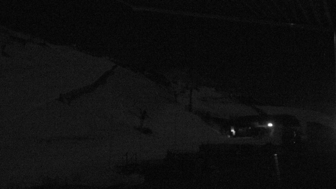 Coronet Peak Meadows Base snow cam captured at 22 September 2026 at 9:26 pm NZST