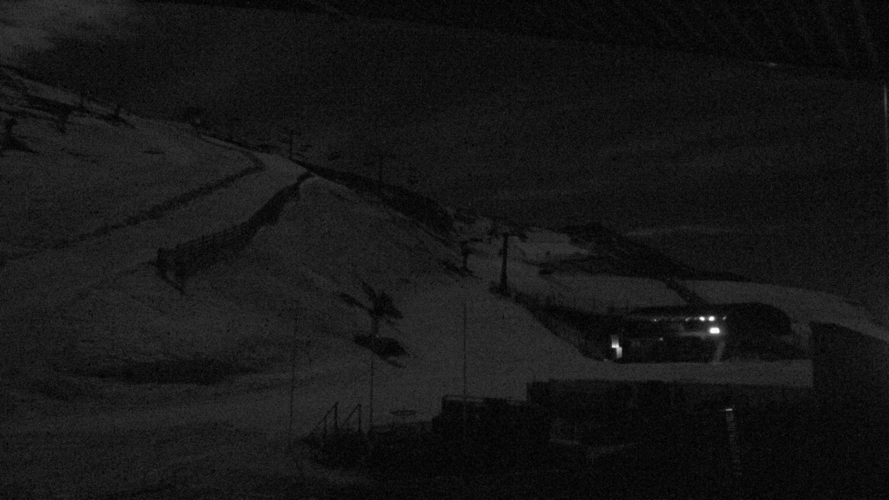 Coronet Peak Meadows Base snow cam captured at 25 September 2026 at 9:34 pm NZST