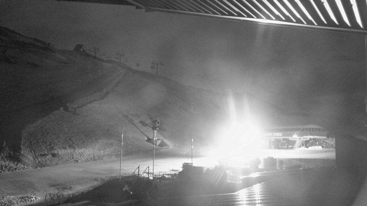 Coronet Peak Meadows Base snow cam captured at 26 September 2026 at 9:34 pm NZST