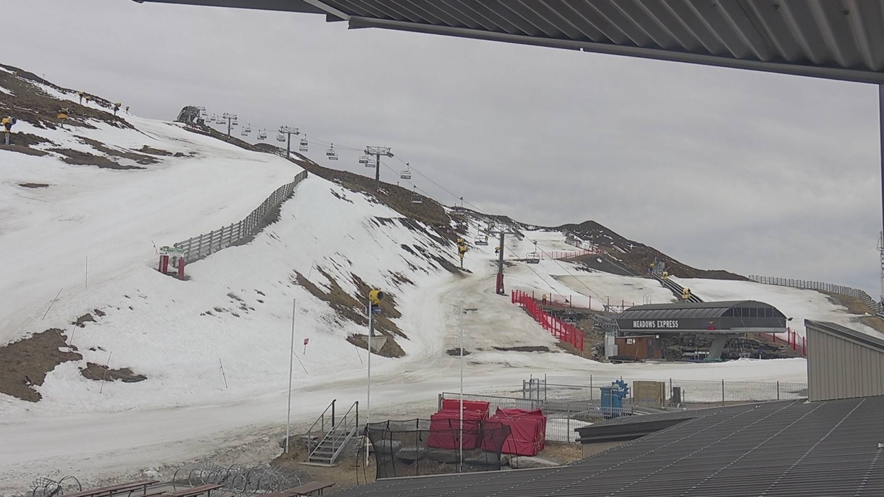 Coronet Peak Meadows Base snow cam captured at 6 October 2026 at 3:05 pm NZDT