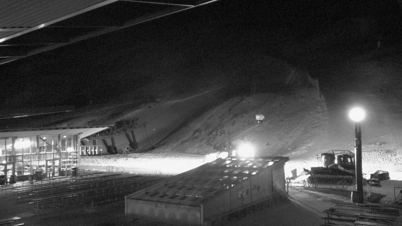 Coronet Peak Coronet Express snow cam captured at 8 September 2026 at 9:34 pm NZST