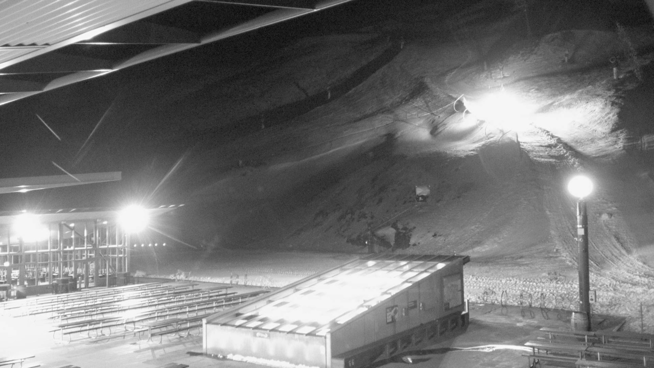 Coronet Peak Coronet Express snow cam captured at 11 September 2026 at 9:33 pm NZST