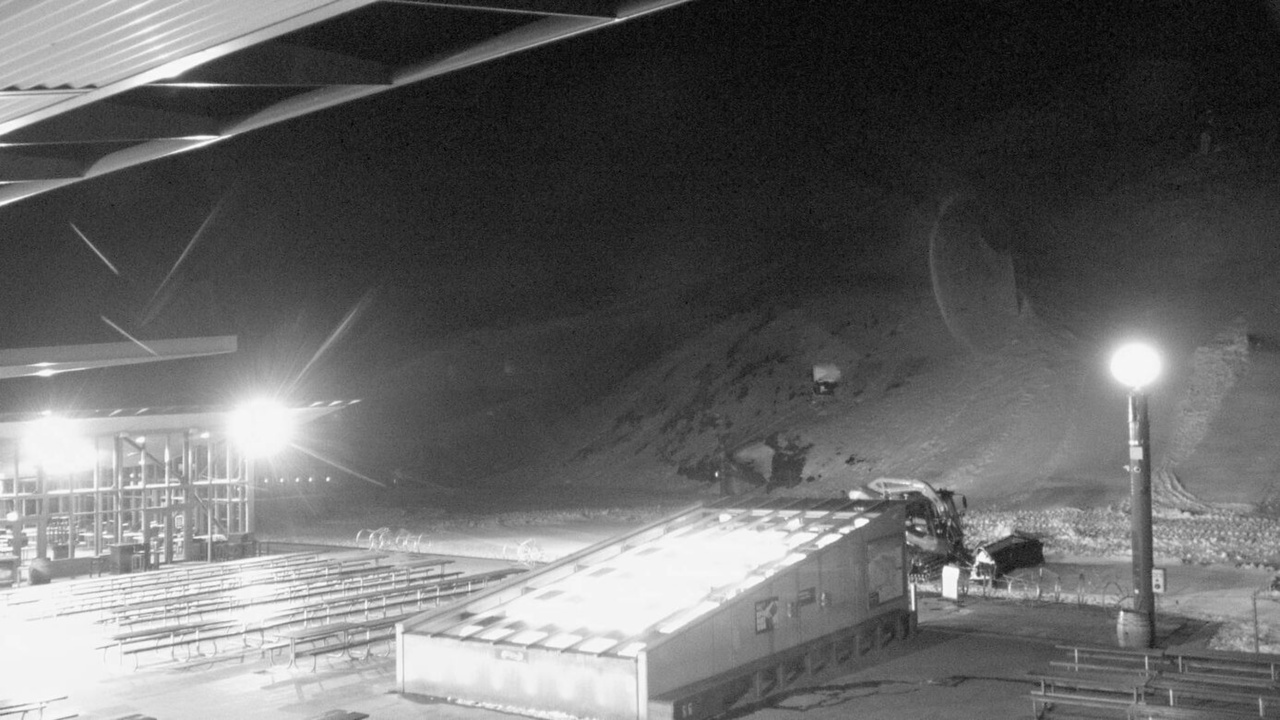 Coronet Peak Coronet Express snow cam captured at 12 September 2026 at 11:56 pm NZST