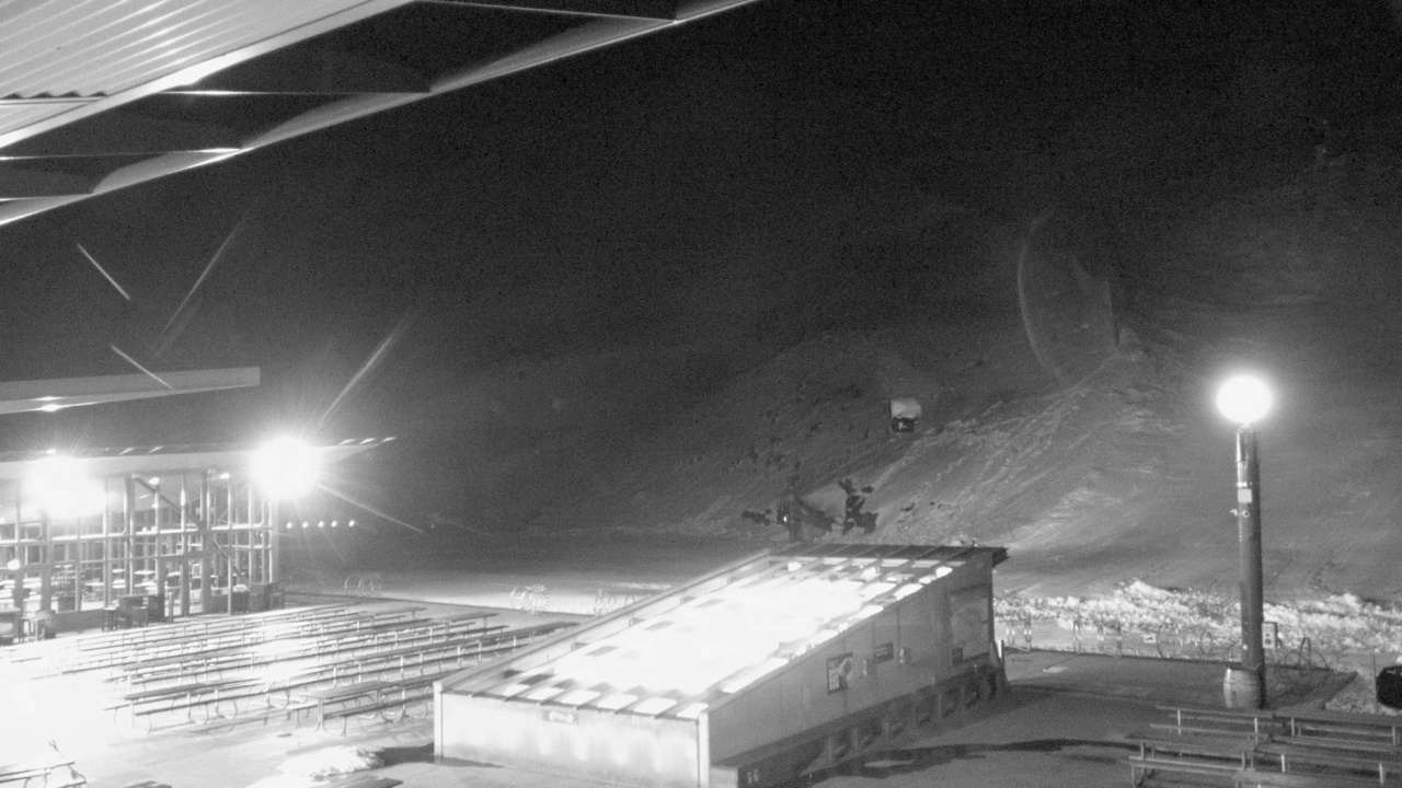 Coronet Peak Coronet Express snow cam captured at 18 September 2026 at 9:33 pm NZST