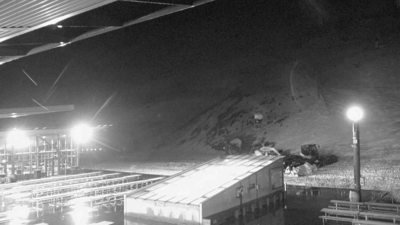 Coronet Peak Coronet Express snow cam captured at 19 September 2026 at 9:27 pm NZST