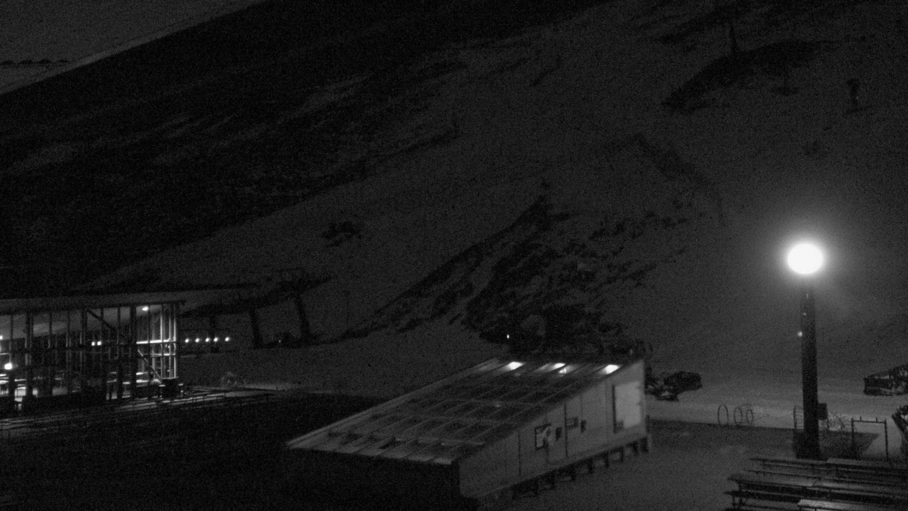 Coronet Peak Coronet Express snow cam captured at 22 September 2026 at 9:26 pm NZST