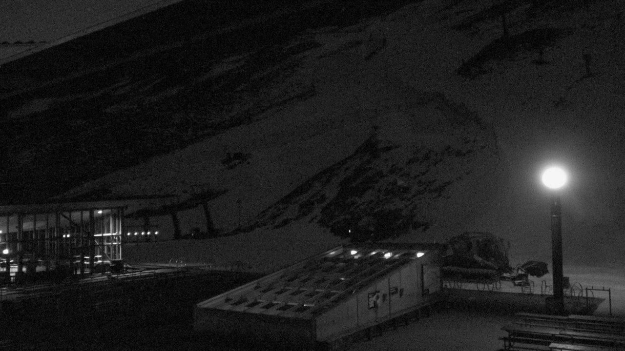 Coronet Peak Coronet Express snow cam captured at 23 September 2026 at 9:38 pm NZST