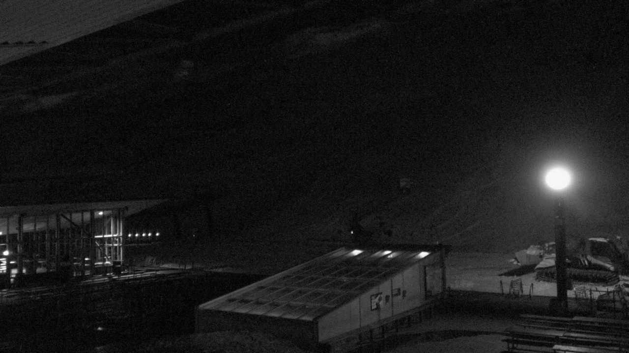 Coronet Peak Coronet Express snow cam captured at 27 September 2026 at 9:25 pm NZDT