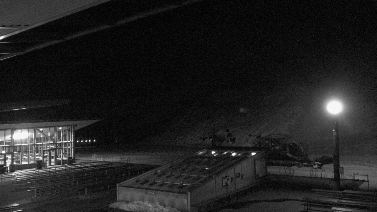 Coronet Peak Coronet Express snow cam captured at 28 September 2026 at 9:32 pm NZDT