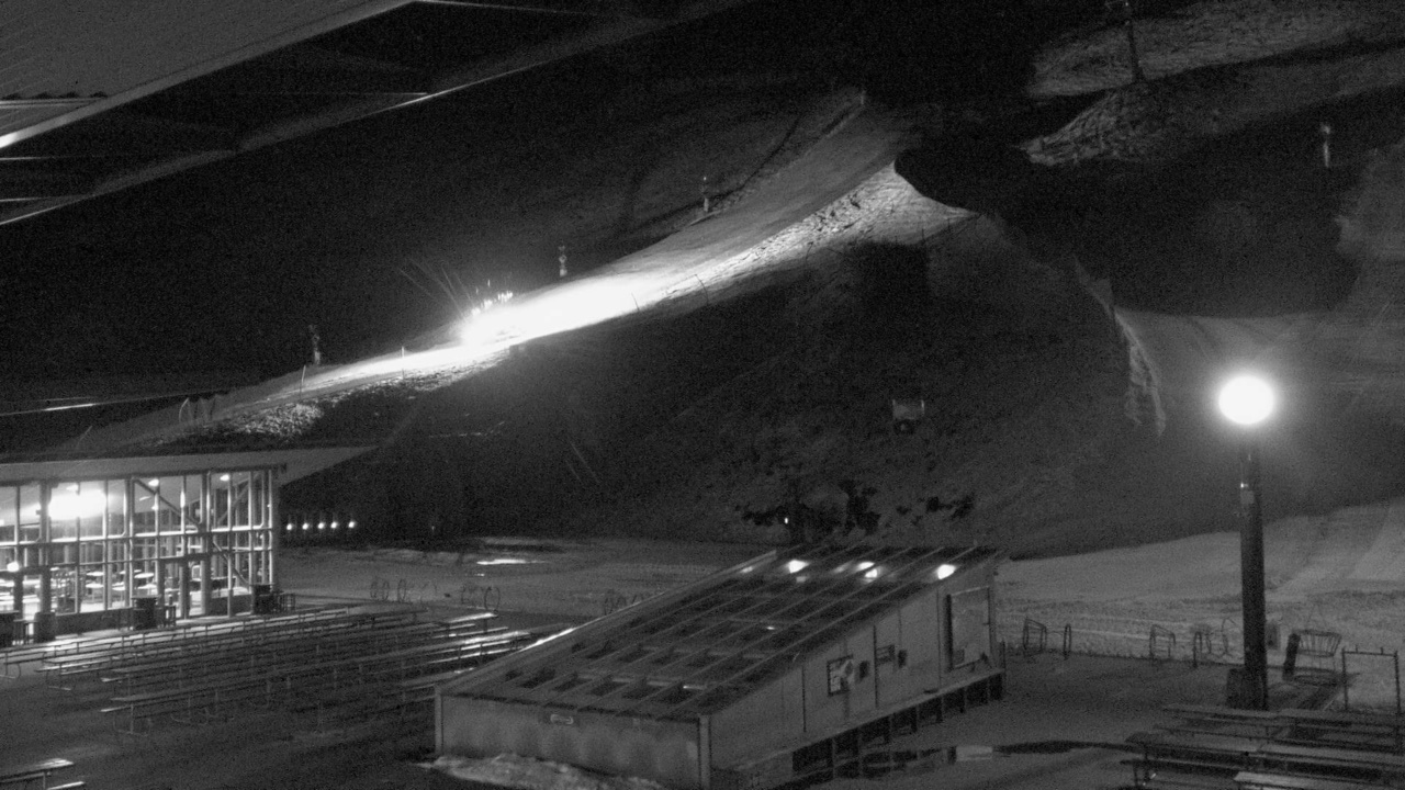 Coronet Peak Coronet Express snow cam captured at 29 September 2026 at 9:41 pm NZDT