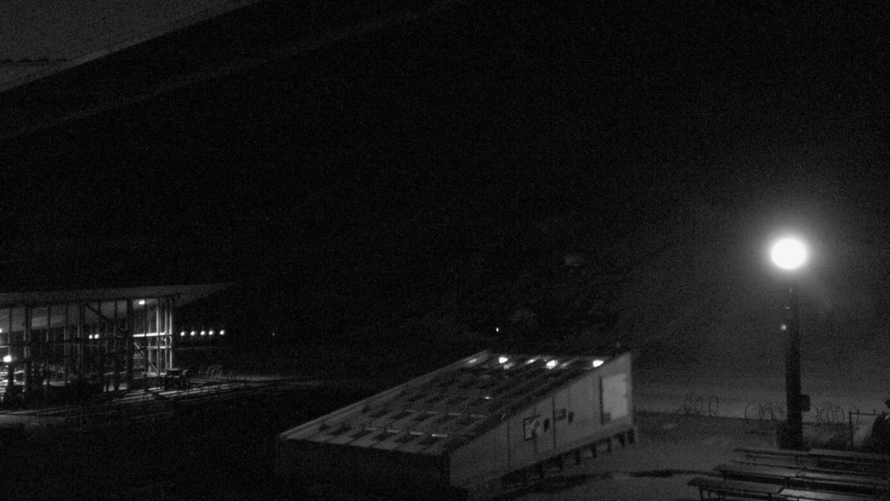 Coronet Peak Coronet Express snow cam captured at 1 October 2026 at 11:52 pm NZDT