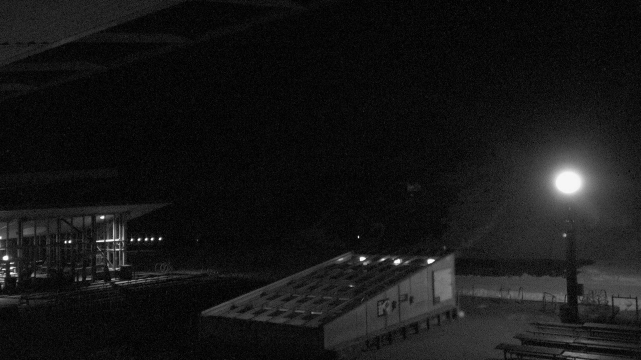 Coronet Peak Coronet Express snow cam captured at 3 October 2026 at 9:42 pm NZDT