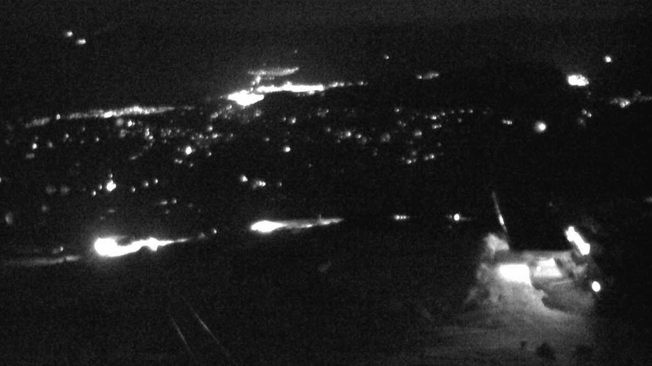 Coronet Peak Coronet Peak Summit snow cam captured at 3 October 2026 at 9:42 pm NZDT