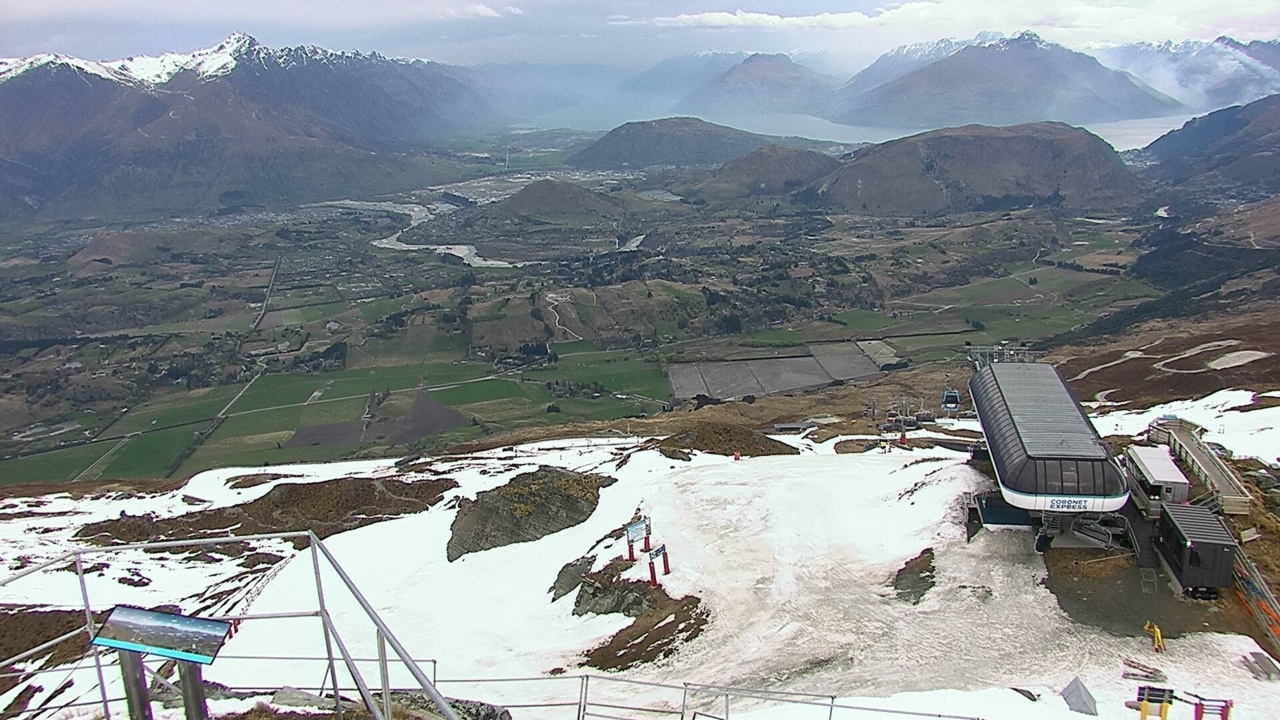 Coronet Peak Coronet Peak Summit snow cam captured at 6 October 2026 at 3:05 pm NZDT
