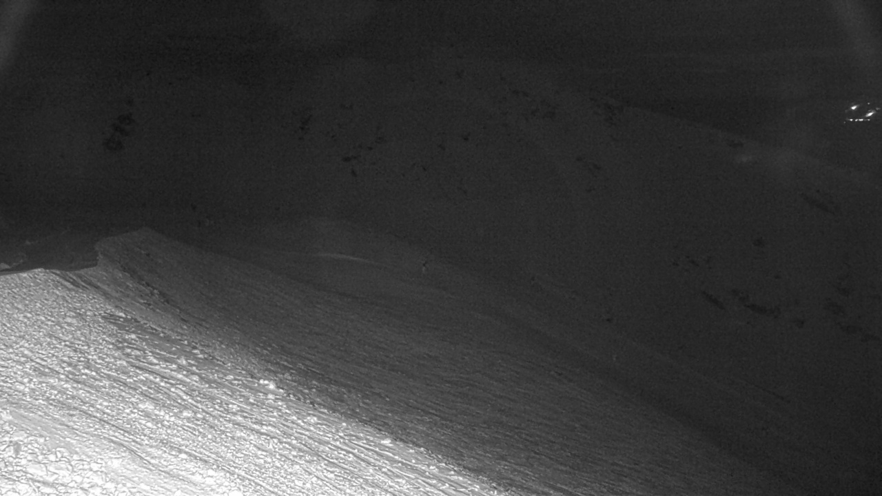 The Remarkables Shadow Basin snow cam captured at 7 September 2026 at 9:00 pm NZST