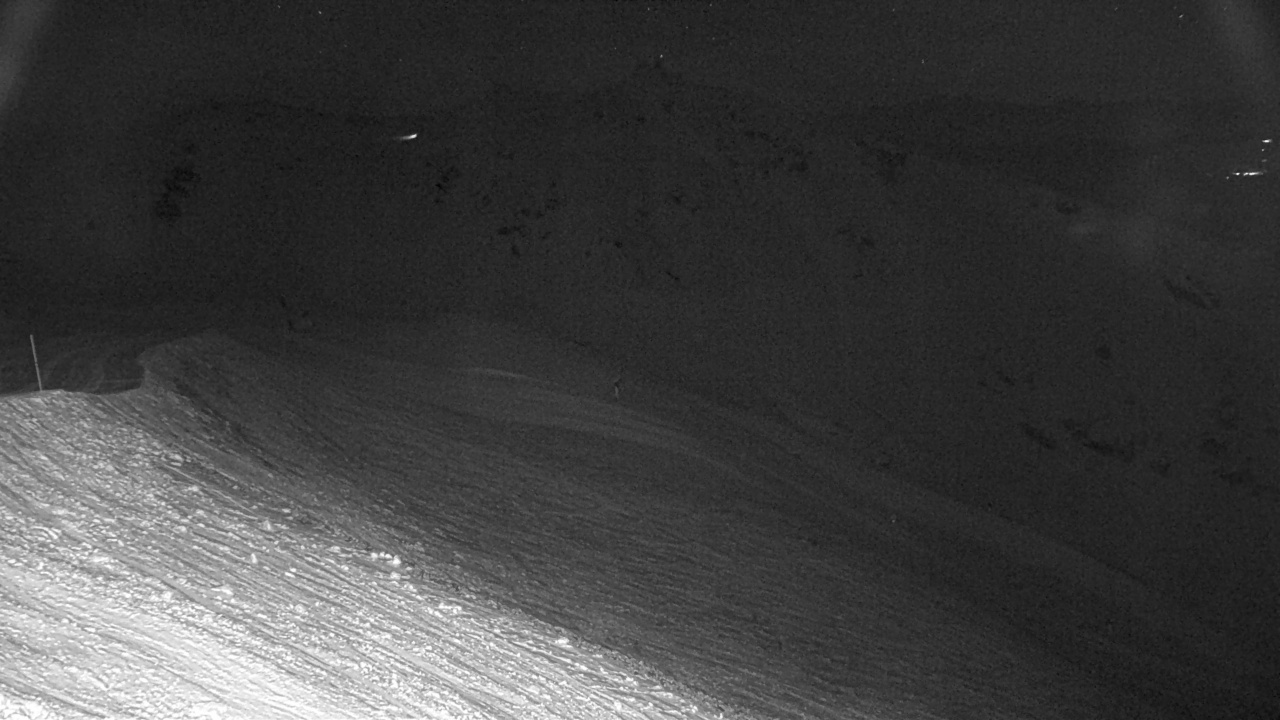 The Remarkables Shadow Basin snow cam captured at 8 September 2026 at 11:35 pm NZST