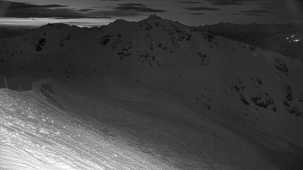 The Remarkables Shadow Basin snow cam captured at 30 September 2026 at 11:18 pm NZDT