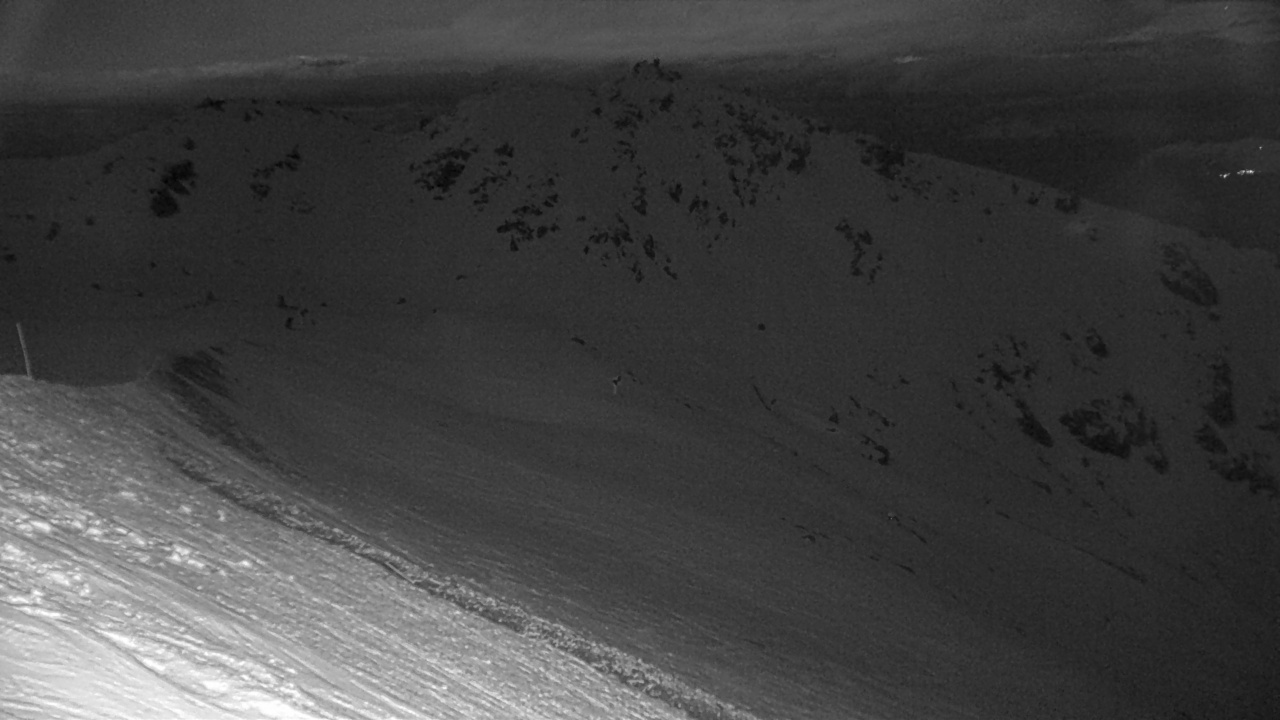 The Remarkables Shadow Basin snow cam captured at 1 October 2026 at 11:50 pm NZDT