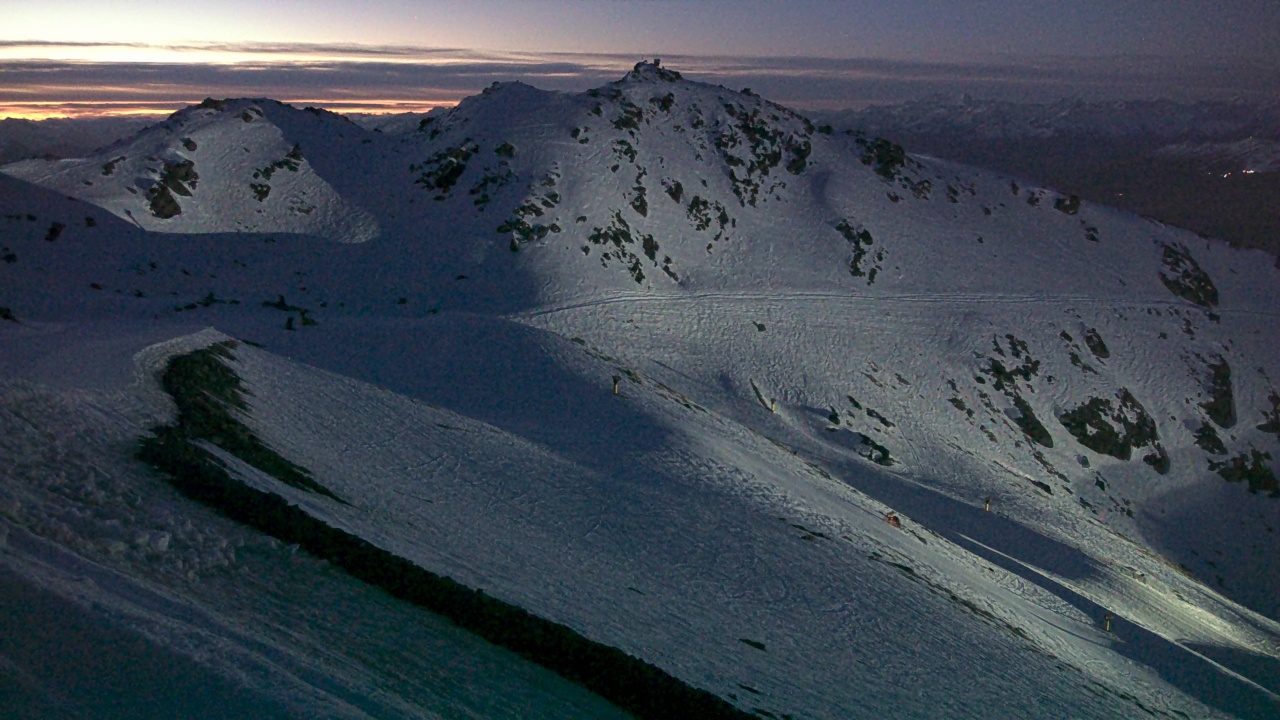 The Remarkables Shadow Basin snow cam captured at 5 October 2026 at 9:08 pm NZDT