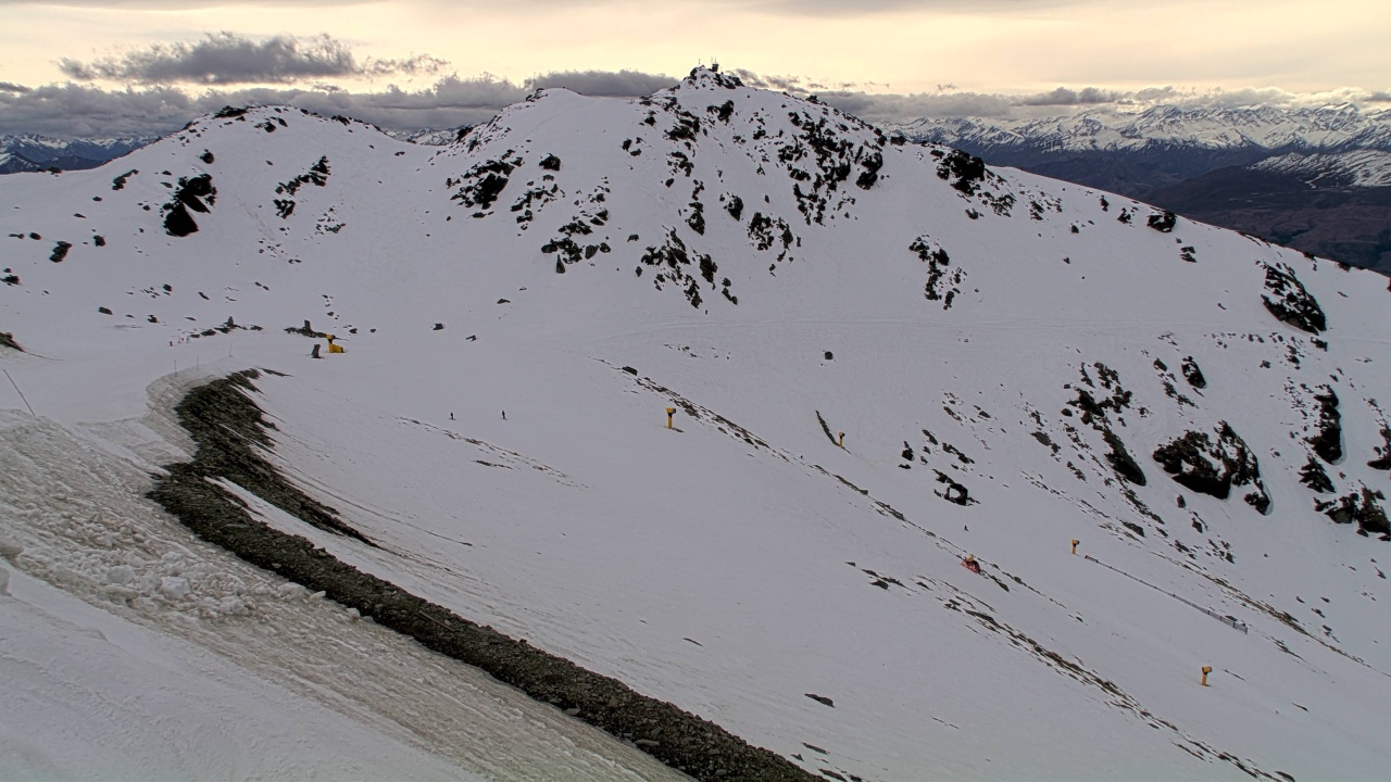 The Remarkables Shadow Basin snow cam captured at 6 October 2026 at 3:27 pm NZDT