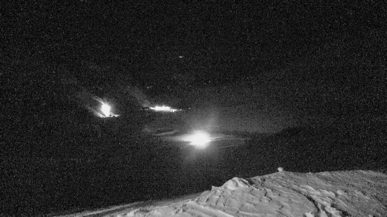 The Remarkables Curvey Basin snow cam captured at 17 September 2026 at 9:26 pm NZST