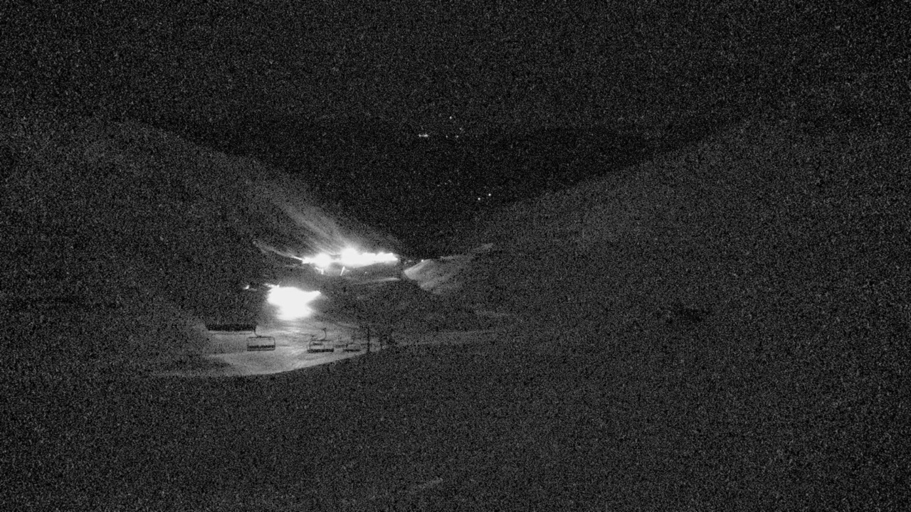 The Remarkables Curvey Basin snow cam captured at 20 September 2026 at 9:38 pm NZST