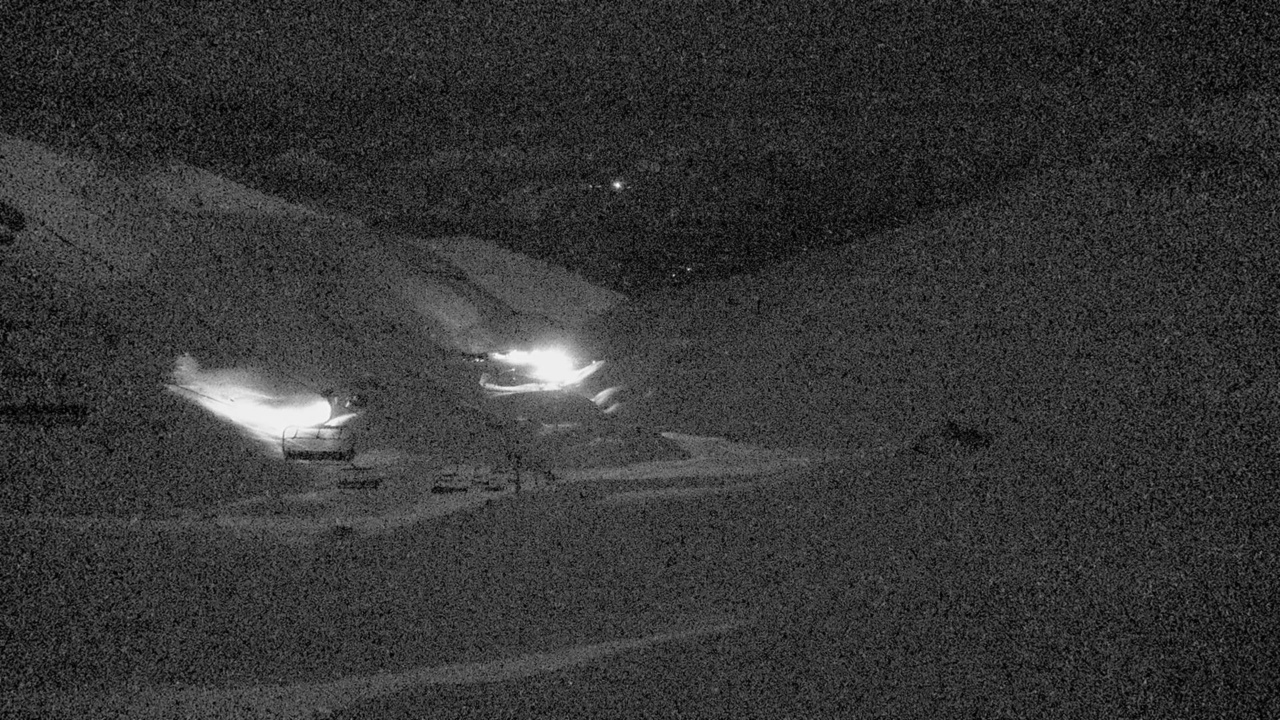 The Remarkables Curvey Basin snow cam captured at 27 September 2026 at 9:35 pm NZDT