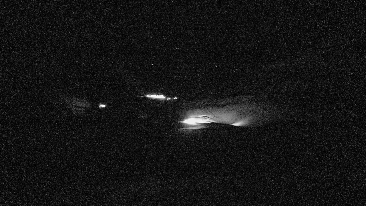 The Remarkables Curvey Basin snow cam captured at 4 October 2026 at 9:38 pm NZDT