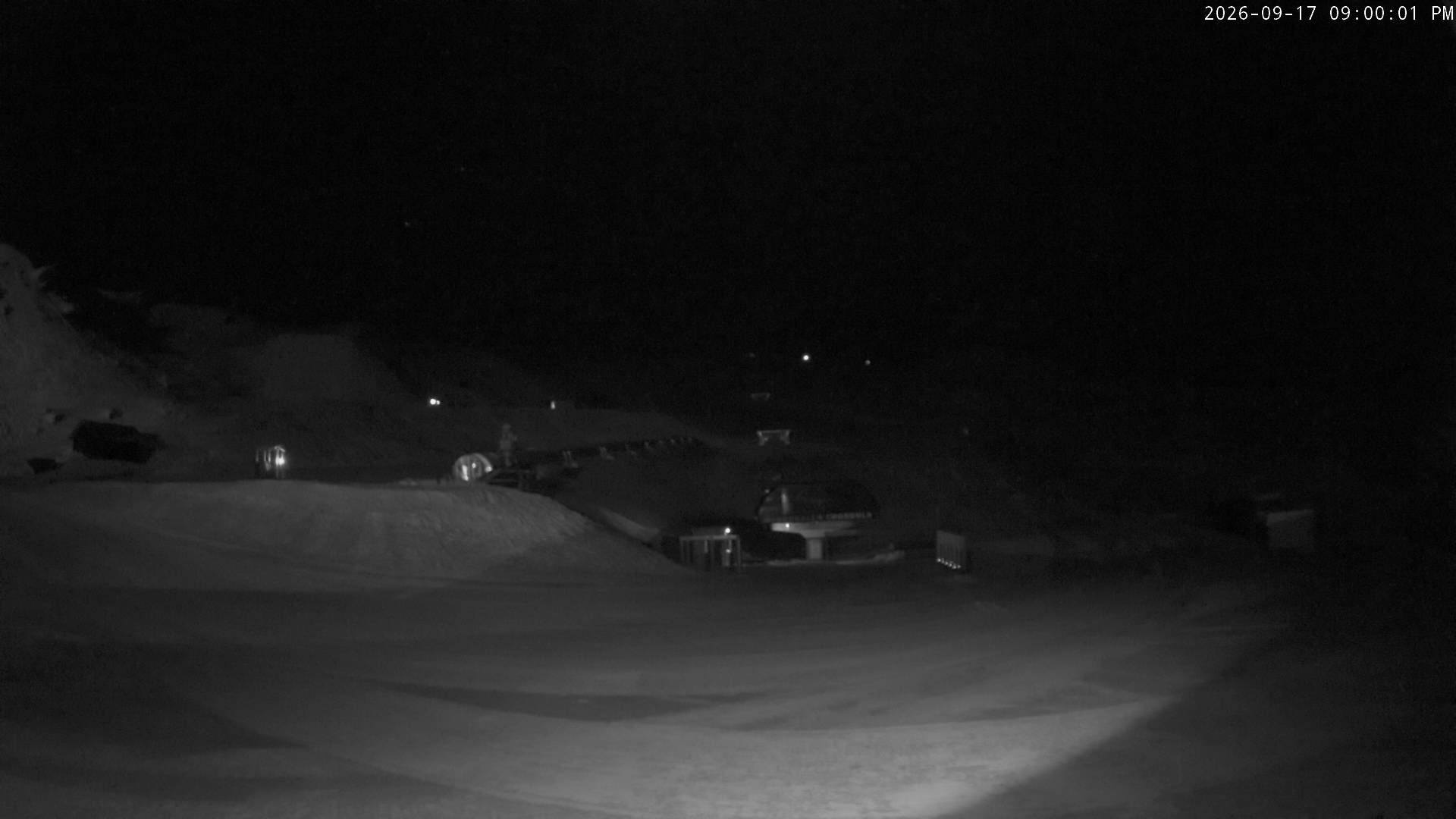 Cardrona Alpine Resort Main Basin snow cam captured at 17 September 2026 at 9:09 pm NZST