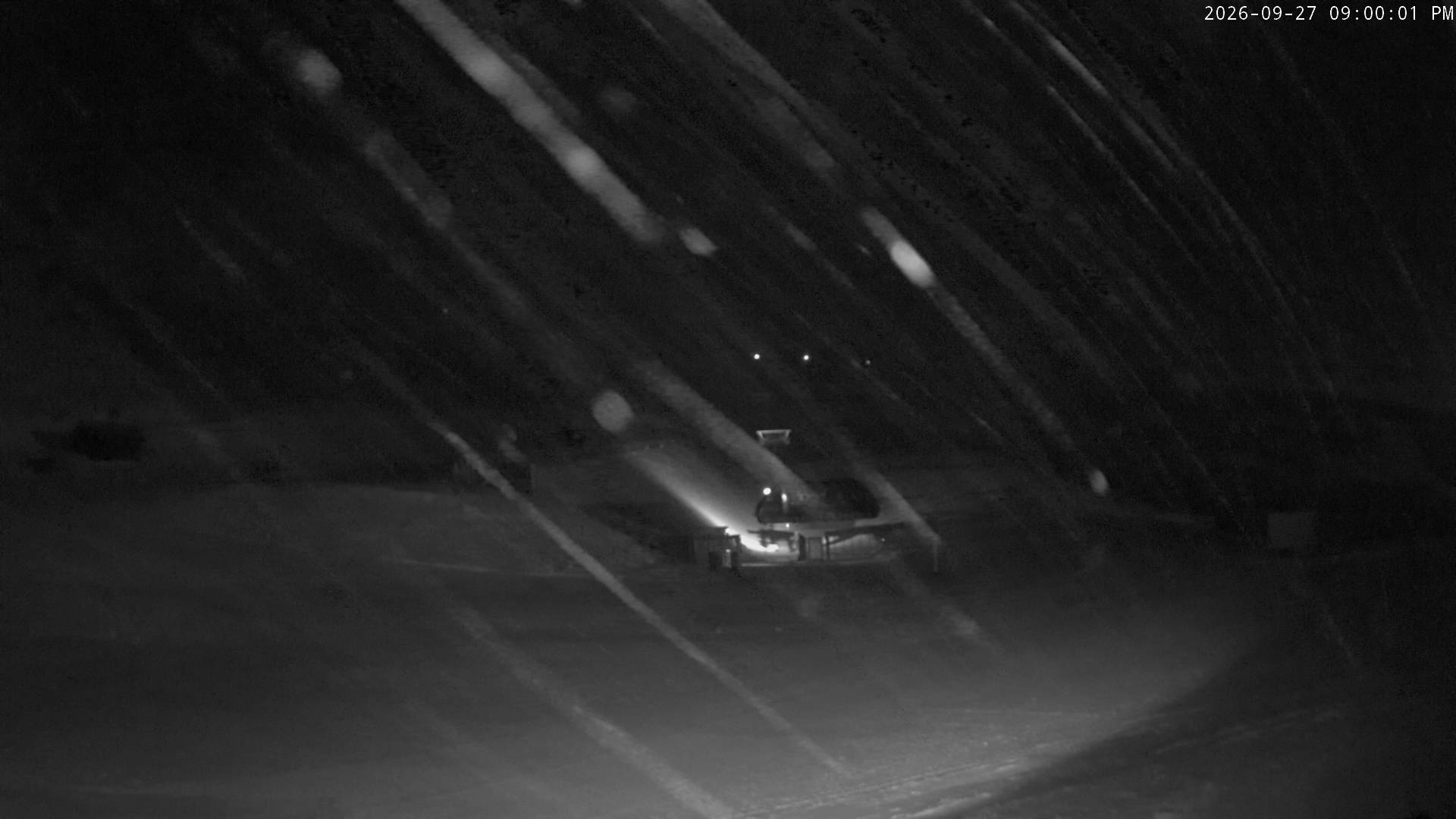 Cardrona Alpine Resort Main Basin snow cam captured at 27 September 2026 at 9:18 pm NZDT