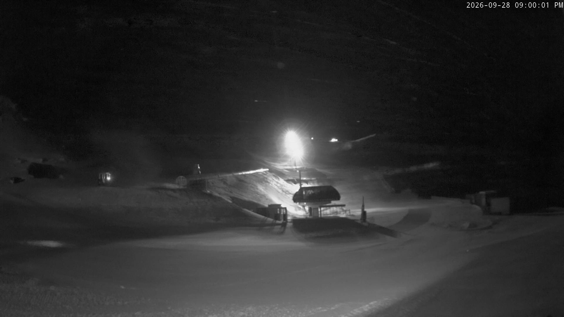 Cardrona Alpine Resort Main Basin snow cam captured at 28 September 2026 at 9:09 pm NZDT